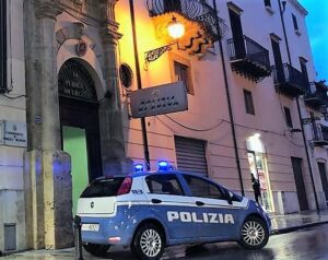 Non si ferma all'alt della Polizia