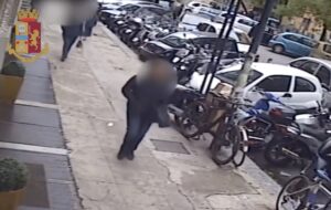 Guardia giurata aggredita e derubata. La Polizia di Stato, a seguito di indagini coordinate dalla...