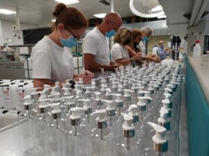 “Maturità in sicurezza”. All’ingresso delle scuole dispenser di ‘Trinachina’ e brochure dell’Ateneo...