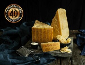 ROMA (ITALPRESS) - Sapore intenso, sapido, deciso e speziato. Il Parmigiano Reggiano 40 mesi e' un...