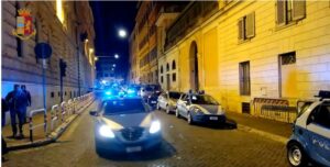 ROMA (ITALPRESS) - Blitz antiusura a Porta Portese. La polizia di Roma ha arrestato 7 persone...