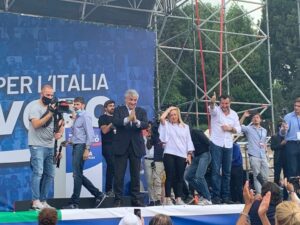 ROMA (ITALPRESS) - Centrodestra unito in piazza contro il governo Conte. Una piazza del Popolo...