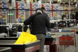 ROMA (ITALPRESS) - A maggio l'Istat stima, per le vendite al dettaglio, un aumento rispetto ad...