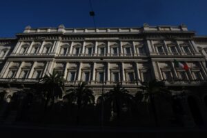 ROMA (ITALPRESS) - Secondo la Banca d'Italia l'analisi di scenario per l'economia italiana nel...