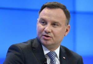 ROMA (ITALPRESS) - Il presidente polacco Andrzej Duda ha vinto le elezioni, superando l'avversario...