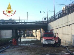 PALERMO (ITALPRESS) - E' esclusa la presenza di vittime nel sottopassaggio di via Leonardo da Vinci...