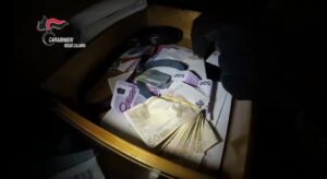 REGGIO CALABRIA (ITALPRESS) - Un'organizzazione dedita ad agevolare la latitanza di boss di...