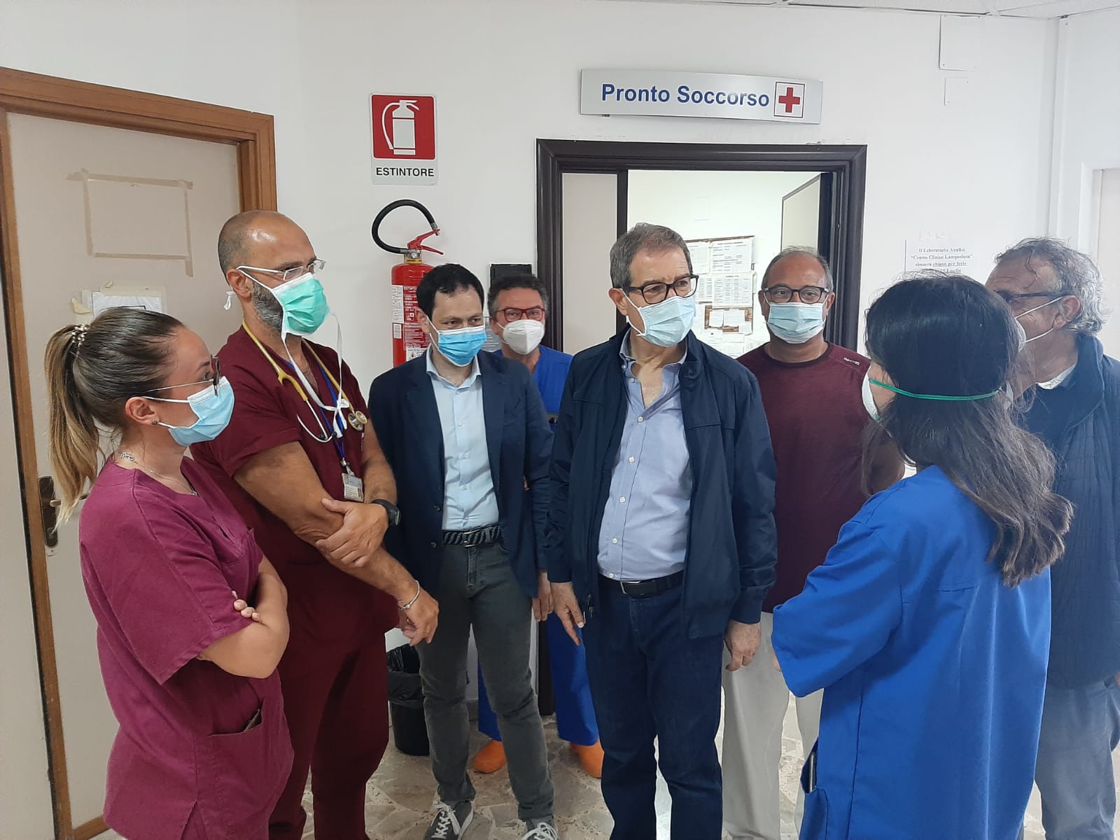 Musumeci a Lampedusa a sorpresa, Conte intervenga subito