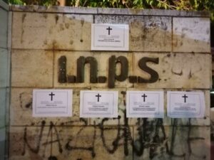 Necrologi shock di CasaPound. Centinaia di manifesti funebri sono stati affissi dai militanti di...