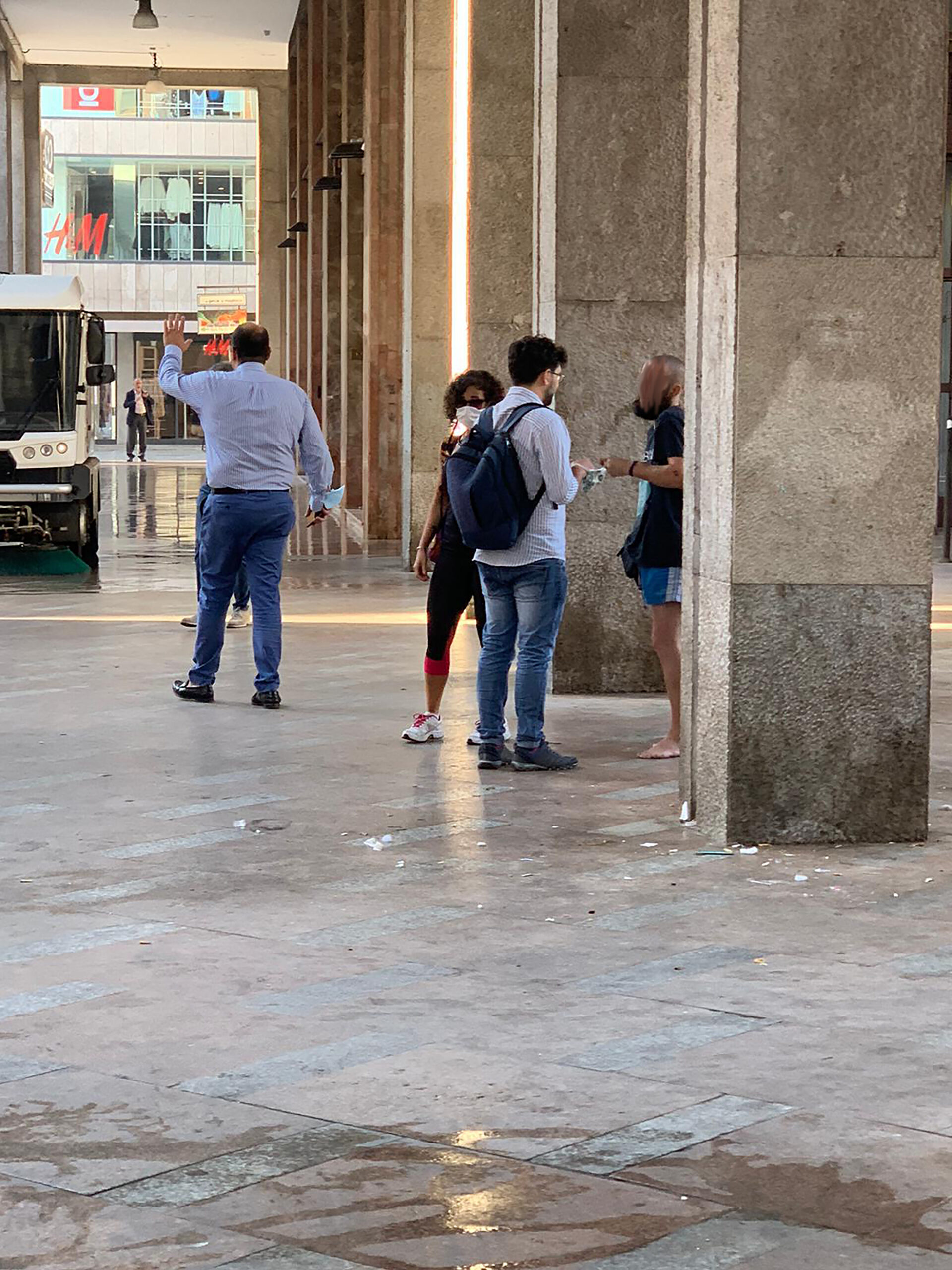 Assistenza ai senza dimora, intervento dei servizi sociali a piazzale Ungheria