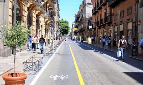 Monopattini e bici elettriche vietate nelle aree pedonali di via Maqueda e Corso Vittorio Emanuele