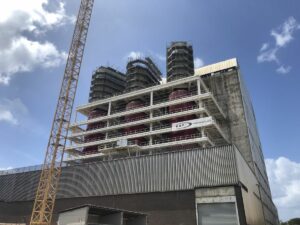 LATINA (ITALPRESS) - Questa mattina Sogin ha iniziato la demolizione degli schermi dei generatori di...