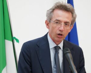 ROMA (ITALPRESS) - Per le università "si riparte in presenza con un affollamento delle aule al 50%...