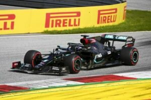 SILVERSTONE (GRAN BRETAGNA) (ITALPRESS) - Lewis Hamilton chiude la giornata del venerdì davanti a...