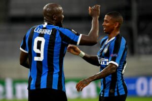 DUSSELDORF (GERMANIA) (ITALPRESS) - Un'Inter sprecona ma dominante batte per 2-1 il Bayer Leverkusen...