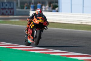 SPIELBERG (AUSTRIA) (ITALPRESS) - Prima vola Pol Espargarò, poi arriva la pioggia a complicare i...