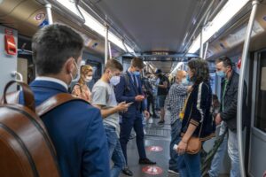 MILANO (ITALPRESS) - "Sono fondati i timori per il sovraffollamento dei mezzi pubblici, alla...