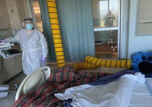 LOS ANGELES (ITALPRESS) - Sharon Stone svela su instagram che la sorella Kelly ha il Coronavirus...