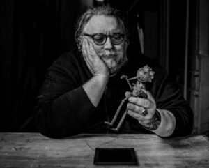 ROMA (ITALPRESS) - Il premio Oscar Guillermo del Toro dirigerà Pinocchio, lungometraggio musicale...