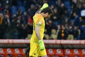 ROMA (ITALPRESS) - Il Covid-19 torna a spaventare la Serie A. Dopo la positività dell'attaccante del...