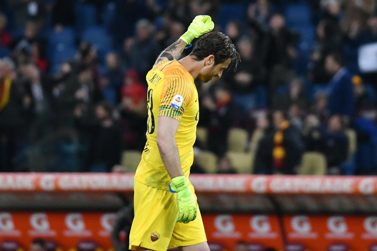 Il Covid spaventa la Serie A, positivi Mirante e 3 giocatori Cagliari