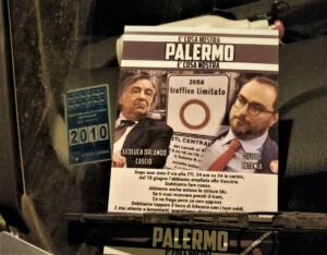 "Palermo merita di meglio". Centinaia di volantini raffiguranti il sindaco Leoluca Orlando e...