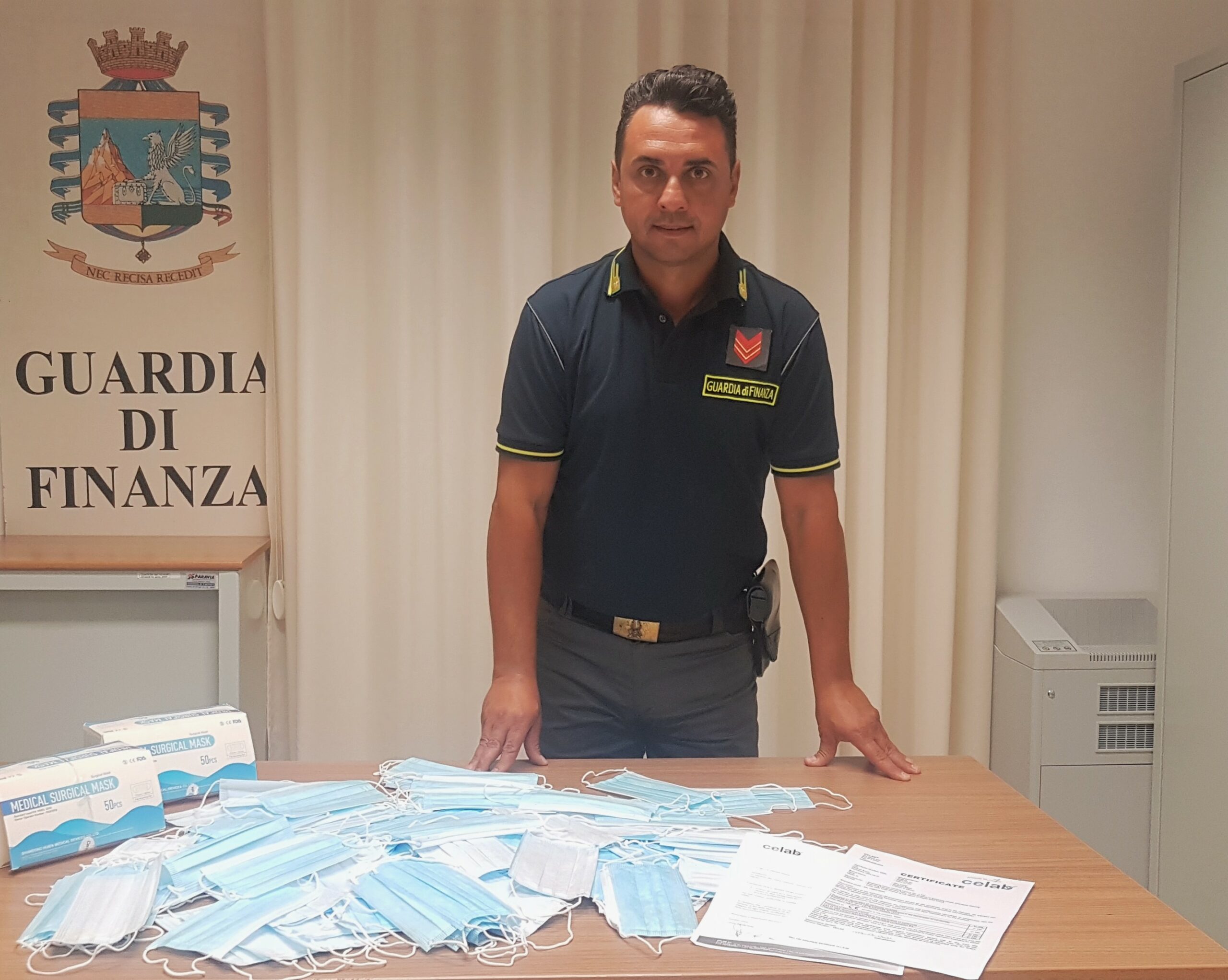 Sequestrate a Partinico 100 mascherine chirurgiche senza certificazione