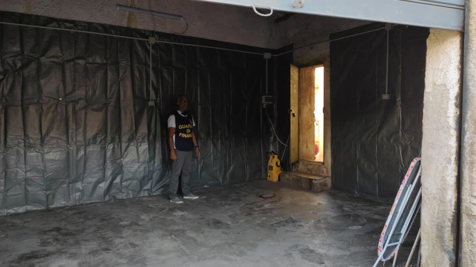 Autolavaggio abusivo sequestrato a Palermo dalla Guardia di Finanza