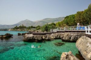 Incendio doloso a Marinalonga. Sembra non avere fine la querelle tra i residenti del condominio...