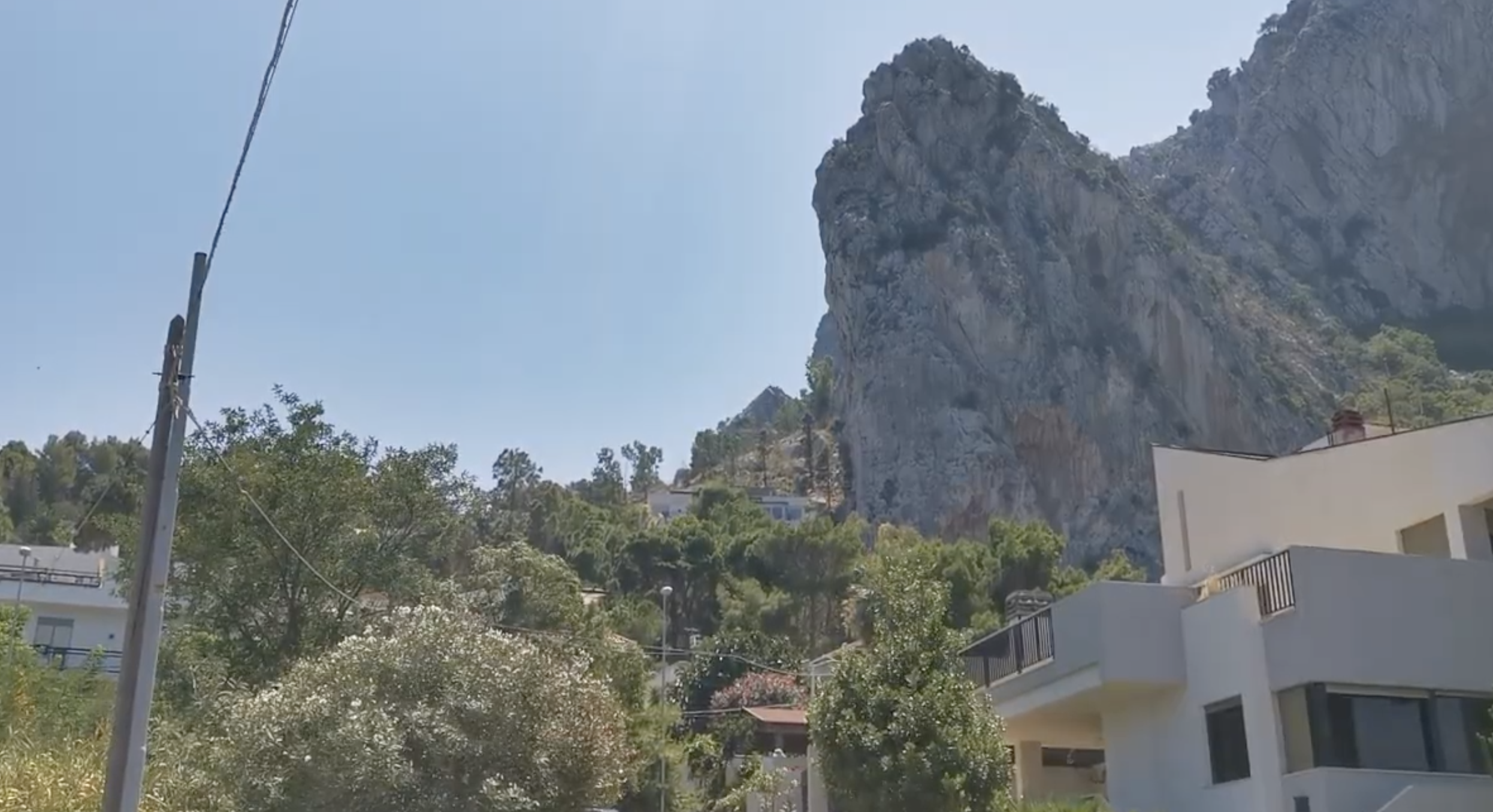 Costone minaccia le case all’Addaura, sgombero per 28 famiglie