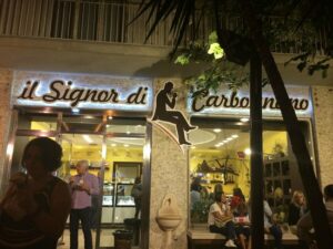 Chiude gelateria a Palermo, una delle più amate e affollate, tutto l'anno ma in particolar modo, in...