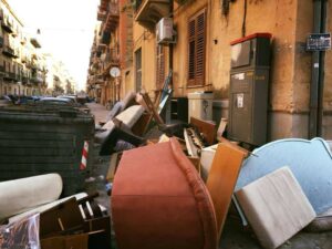Abbandono rifiuti ingombranti a Palermo