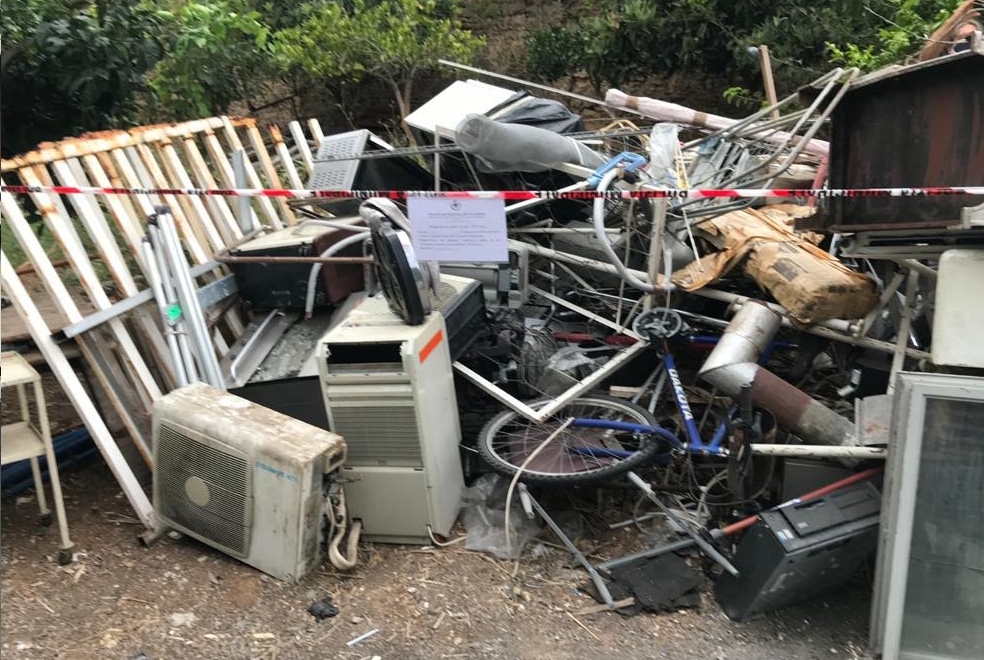 Sequestrata discarica e magazzino con 180 bombole di gas a Palermo