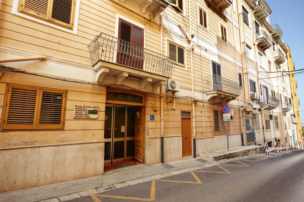 Coronavirus, focolaio a Partinico: 3 positivi in una casa di cura