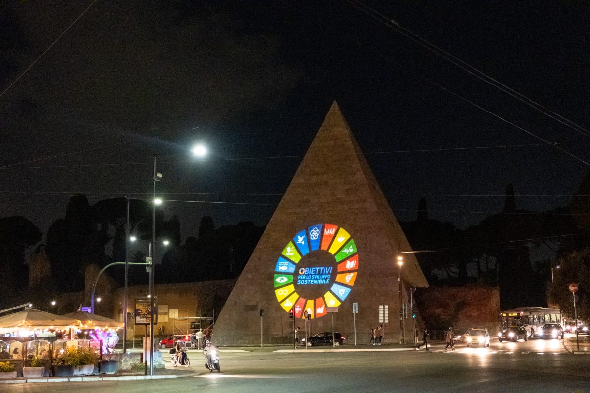 Acea illumina Piramide Cestia con obiettivi sviluppo sostenibile Onu
