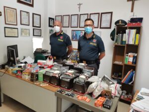 sequestrati articoli per fumatori