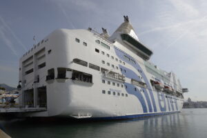 sbarcati 500 migranti