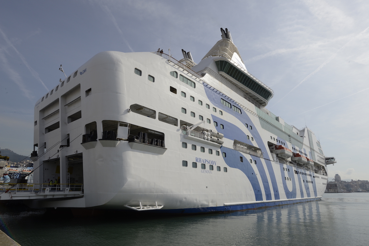 Sbarcati 500 migranti dalla nave quarantena: diretti in Francia