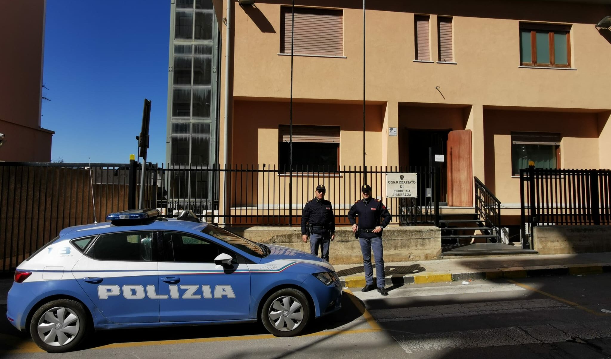 Termini Imerese, finto guasto all’auto per compiere un furto: 40enne arrestata