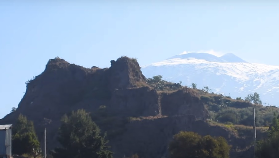 Biancavilla, firmato l’accordo per la bonifica di Monte Calvario