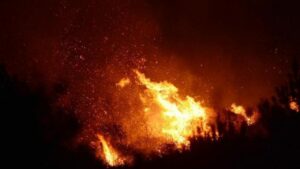 Nottata di fuoco a Lipari