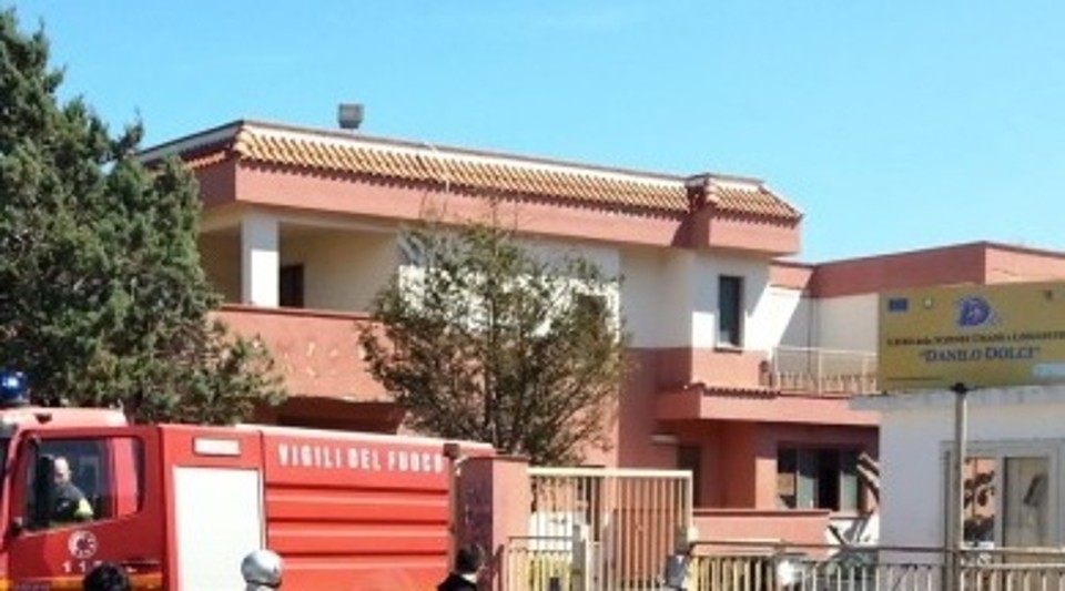 Positiva al sierologico una bidella del “Dolci”, corsi di recupero online