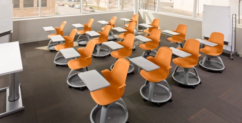 Banchi a rotelle: l’ironia sui social, tweet, video e polemiche