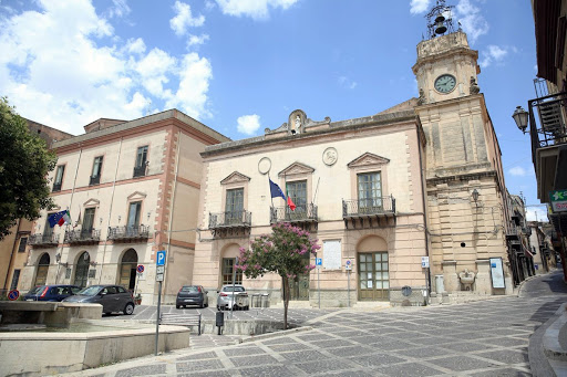 Contagi a Corleone dopo una festa, il sindaco chiude le scuole