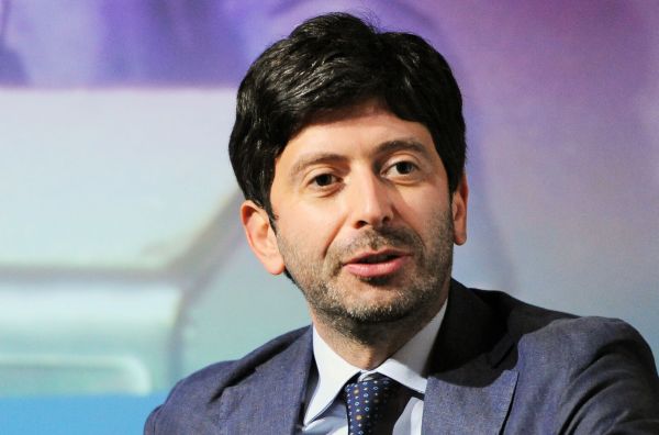 Coronavirus, Speranza “Si parla troppo di calcio, altre le priorità”