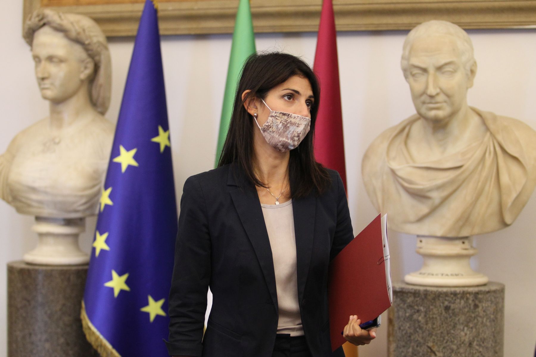 Coronavirus, Raggi risultata negativa dopo test