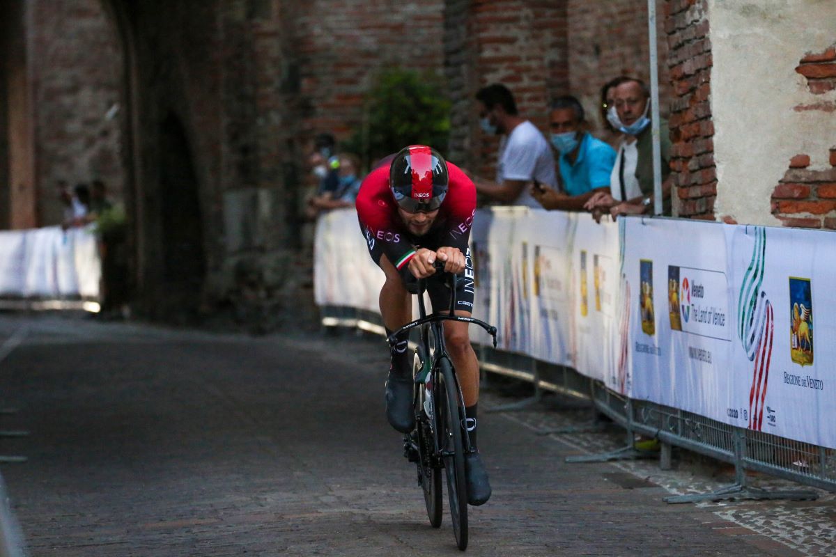 Ganna vince la crono di Valdobbiadene, Almeida resta in rosa