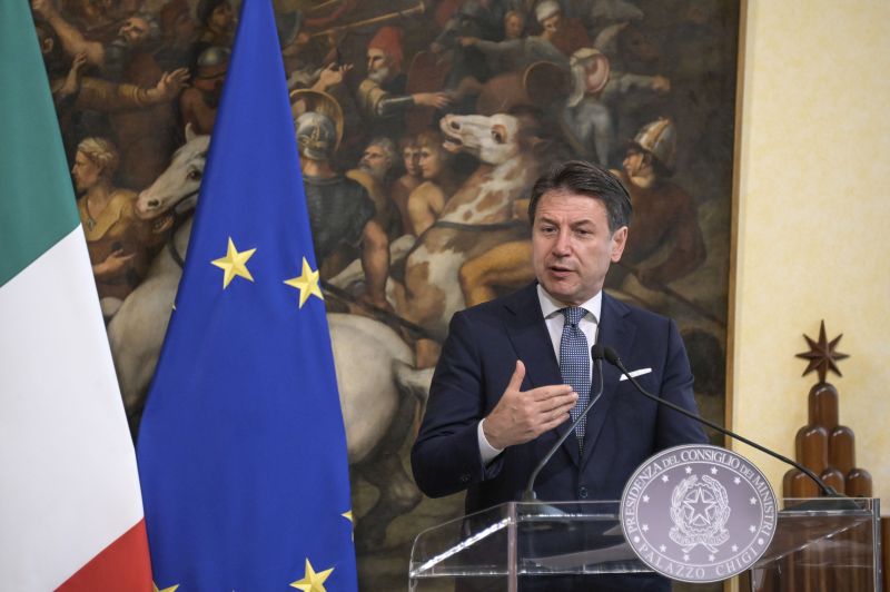 Coronavirus, Conte “Non possiamo perdere tempo, scongiurare lockdown”