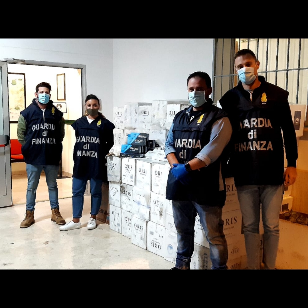 Trapani, sequestrati 700 chili di sigarette che arrivavano dall’Africa