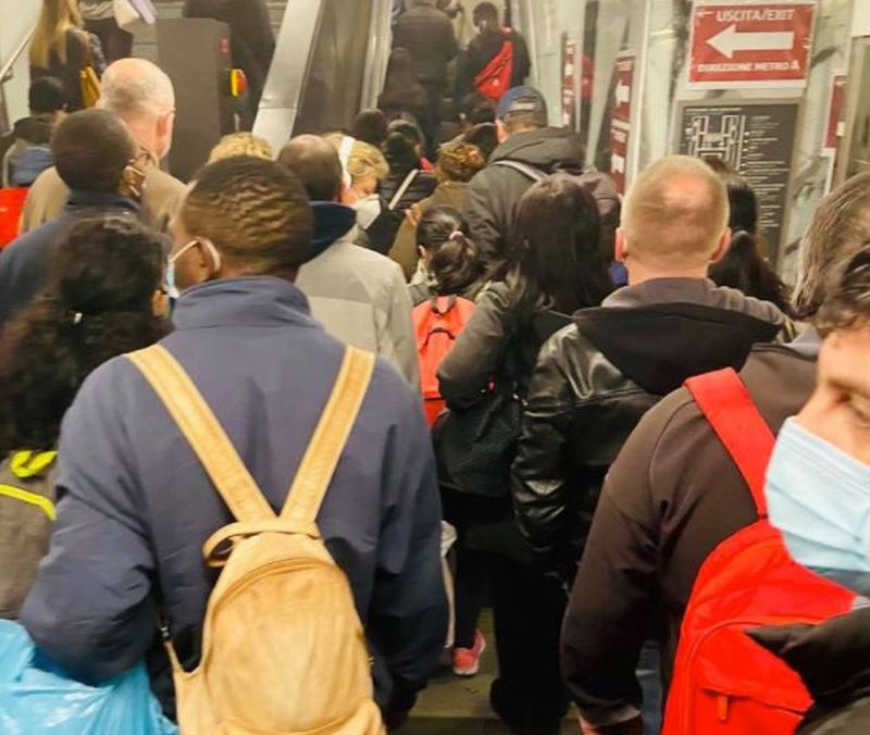 Coronavirus, Salvini “Folla in metro Roma e governo chiude luoghi sicuri”